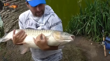 El “Loco de la carpa” y el gran pez del Lago del Bosque: “Sé que muchos piensan que es mentira pero no me interesa”
