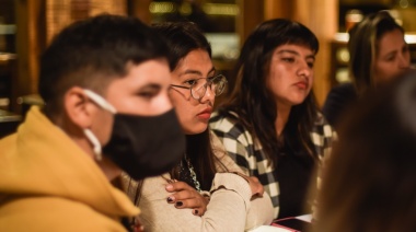 Maia Luna y Osvaldo Dameno se reunieron con jóvenes de La Plata para discutir políticas públicas para el sector