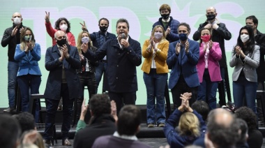 "El domingo votamos entre un país de todos o un país para pocos", dijo Massa en uno de los cierres del Frente de Todos