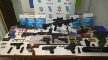 Fue a reclamar al supermercado chino y le apuntaron con un arma: hizo la denuncia y descubrieron un verdadero arsenal