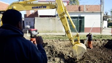 En Villa Elvira trabajan en obras hidráulicas y viales para mejorar el escurrimiento del agua y la circulación vehicular