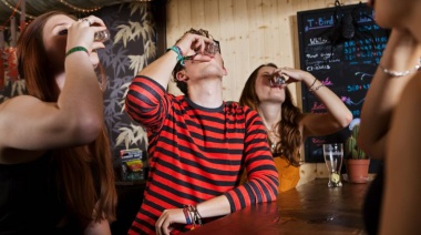 La Defensoría del Pueblo bonaerense inició una campaña para concientizar sobre el daño que produce el consumo de bebidas alcohólicas