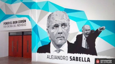 Inauguraron un mural en homenaje a Alejandro Sabella en la Facultad de Periodismo de la UNLP