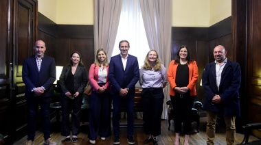 Garro y la Embajadora del Reino Unido se comprometieron a trabajar para alcanzar las emisiones cero de carbono en 2050