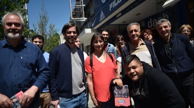 En el último sábado de campaña el Frente de Izquierda instaló más de mil mesas en todo el país