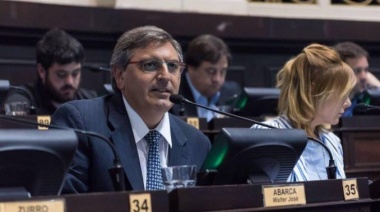 Walter Abarca presentó un proyecto que fortalece la autonomía municipal y deja en el ámbito comunal la decisión sobre la reelección de cada intendente