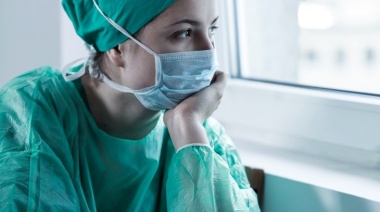 "La pandemia no terminó y la salud no puede esperar": médicos bonaerenses reclaman "reconocimiento al equipo de salud y recomposición salarial"