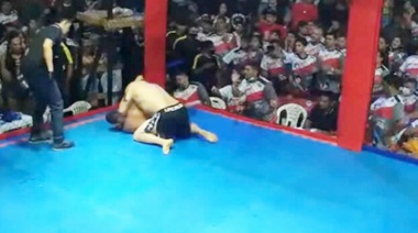 Dos políticos dirimieron sus diferencias en una pelea de MMA que se realizó en el gimnasio del pueblo