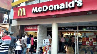 Antivacunas atacaron a empleados de un McDonald's por pedir el pase sanitario