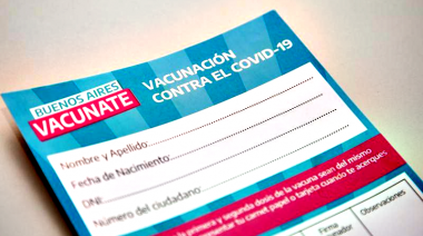 Empleados de una gráfica de La Plata prendieron las alarmas y la Provincia realizó una denuncia por falsificación de carnets de vacunación