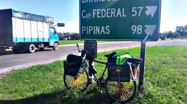 El mensajero de Villa Elvira se lanzó a la ruta este domingo para unir en bicicleta La Plata y Bahía San Blas