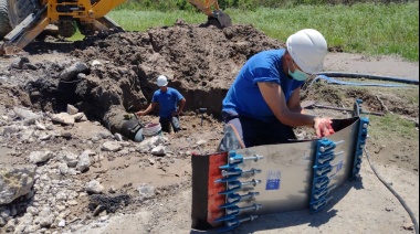 En La Plata y Punta Lara arreglaron dos caños de gran tamaño para solucionar problemas en la distribución de agua domiciliaria