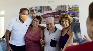 Garro visitó la Colonia de la Tercera Edad que se lleva adelante en Arana y de la que participan más de cien adultos mayores