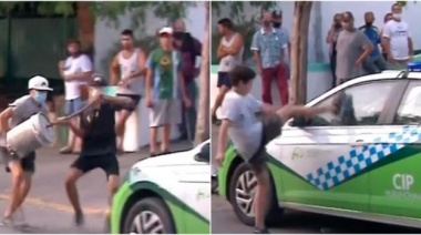 Un grupo de jóvenes atacó a un patrullero frente al Hospital San Bernardino ante la muerte de una de las personas por la cocaína adulterada