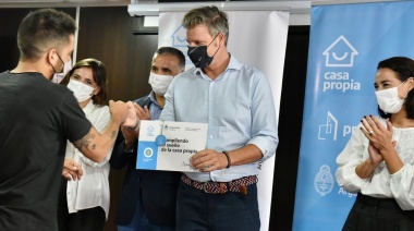 Realizaron una nueva entrega de créditos y lotes con servicios en La Plata y Berisso