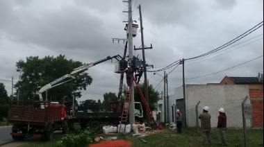Con el aval de la Provincia y en coordinación con el municipio, Edelap instaló transformadores que potencian la red eléctrica en Los Hornos