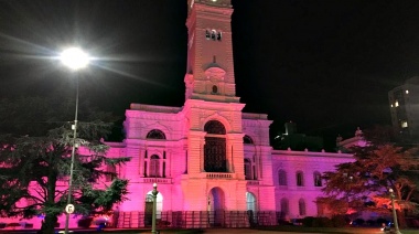 El Palacio Municipal de La Plata fue iluminado de violeta por el Día Mundial de las Enfermedades Poco Frecuentes
