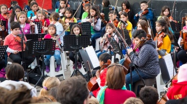 Con instrumentos renovados,  cientos de chicos retoman su formación musical en la Orquesta Escuela de Berisso