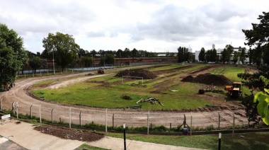 Comenzaron las obras para reconstruir la pista de atletismo del Campo de Deportes de la UNLP