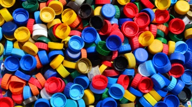 Realizaron la producción de 180 anteojos a partir de tapitas de plástico recicladas