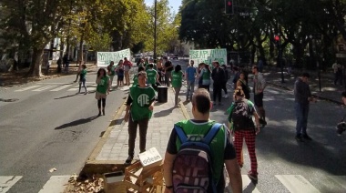 Los trabajadores de la Línea 148 hicieron retención de tareas con corte de calle en reclamo de "estabilidad laboral y salarios dignos"