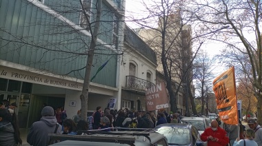 Un grupo de trabajadores del Instituto Biológico "Tomás Perón" se manifestó en contra del proyecto para convertirlo en Sociedad del Estado