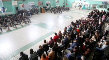 Garro participó de la Jura a la Bandera junto a los alumnos de la Escuela Primaria 'Capital Chica' de La Plata