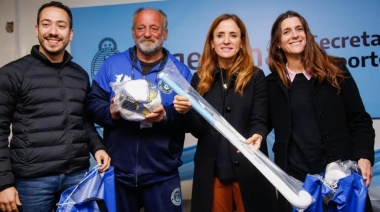 La ex leona Inés Arrondo encabezó la entrega de material deportivo para el club Nueva Alianza de La Plata