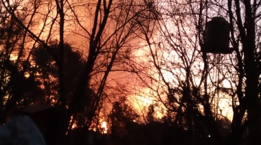 Se incendia un basural en Escobar y el humo llega hasta Campana