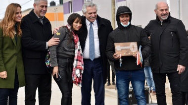 Fernández, Ferraresi y Secco entregaron 224 viviendas en Ensenada