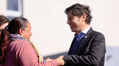 Kicillof y funcionarios bonaerenses entregaron 56 viviendas