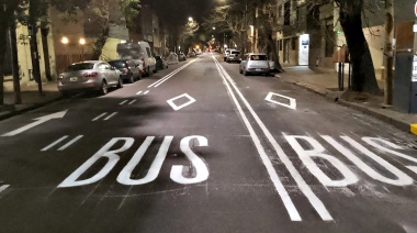 En calle 54 de La Plata habrá modificaciones en algunas paradas de micro por la incorporación de los carriles exclusivos