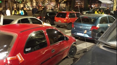 Durante un control de tránsito en La Plata detuvieron a 4 personas por tenencia de drogas, arma blanca y alcoholemia