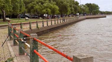 Buscan a dos personas desaparecidas tras caer en el río Luján luego de ser chocadas por una lancha