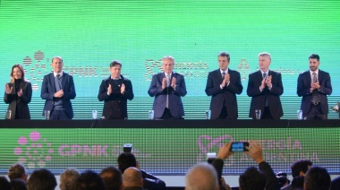 Fernández, Massa y Kicillof encabezaron la firma de contratos para la Etapa I del Gasoducto Néstor Kirchner