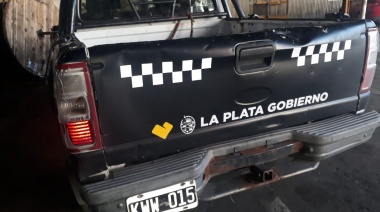 Video: durante un operativo contra la venta ilegal en La Plata un grupo de manteros atacó con "piedras" a los inspectores