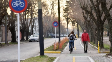 Garro inauguró el Parque Lineal en Tolosa, que se extiende sobre la calle 3 desde 522 hasta 528