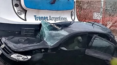 Un tren con destino a La Plata arrolló un auto a la altura de Wilde y murieron dos personas