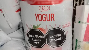 Prohíben la publicidad de alimentos envasados dirigidos a niños que contengan al menos un sello de advertencia