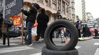 Si el SUTNA no cierra las paritarias el Gobierno liberará la importación de neumáticos