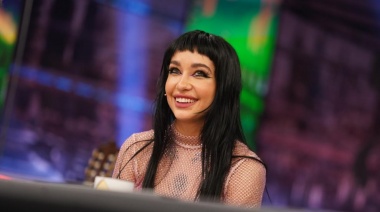 Después del fernet viajero de Lali Espósito, El Hormiguero invitó a María Becerra que enseñó todo sobre el perreo