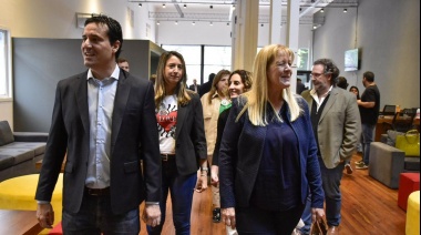 Stolbizer se mostró con referentes de la UCR en La Plata