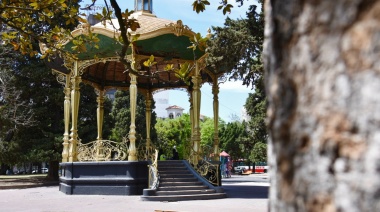 Inaugurada dos años después del centenario de la Revolución de Mayo, encaran la etapa final de restauración en la glorieta de Plaza San Martín