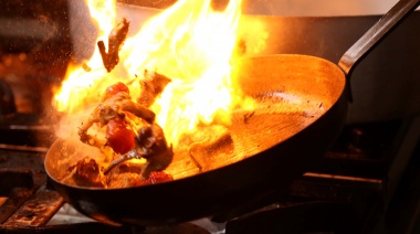 Los tradicionales puestos de comida que funcionan en las plazas de La Plata comenzaron a vender opciones vegetarianas y sin TACC