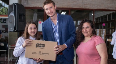 Leandro N Alem: el intendente Ferraris volvió a una de las escuelas donde fue profesor y entregó Netbooks  