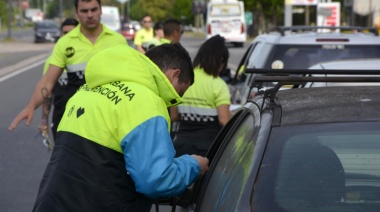 En una serie de operativos, agentes del Municipio secuestraron más de 50 vehículos, removieron 4 "decks" y detuvieron a un hombre con pedido de captura