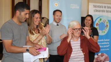 Entrega masiva de anteojos en Carlos Casares
