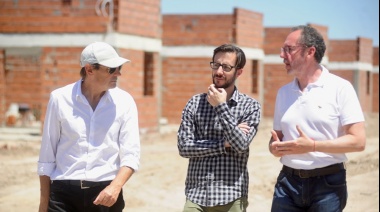 Simone en Carlos Casares: “Estamos muy felices de estar  trabajando para cumplirle el sueño de la casa propia a 200 familias del partido”