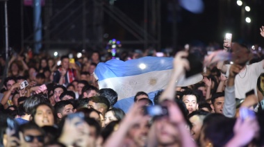 Messi y Maradona estuvieron presentes en el aniversario de La Plata con toda la pasión por la selección argentina