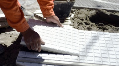 Quienes vivan entre las calles 1, 13, 44 y 60 de La Plata tienen tiempo hasta el 31 de diciembre para solicitar baldosas gratuitas al Municipio